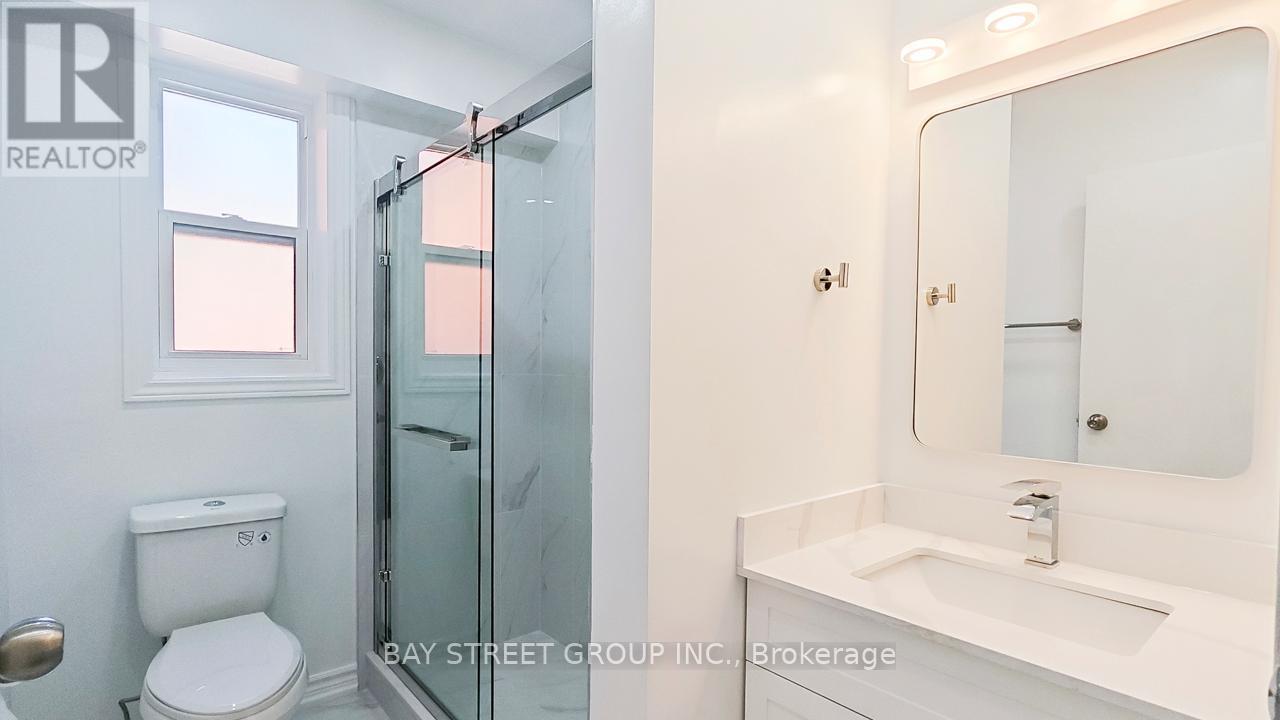 Upper - 859 1/2 Bathurst Street, Toronto, Ontario  M5R 3G2 - Photo 23 - C12636252