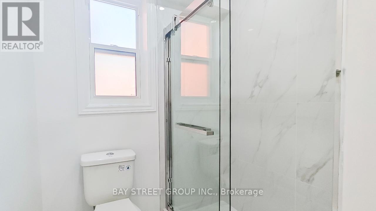 Upper - 859 1/2 Bathurst Street, Toronto, Ontario  M5R 3G2 - Photo 24 - C12636252