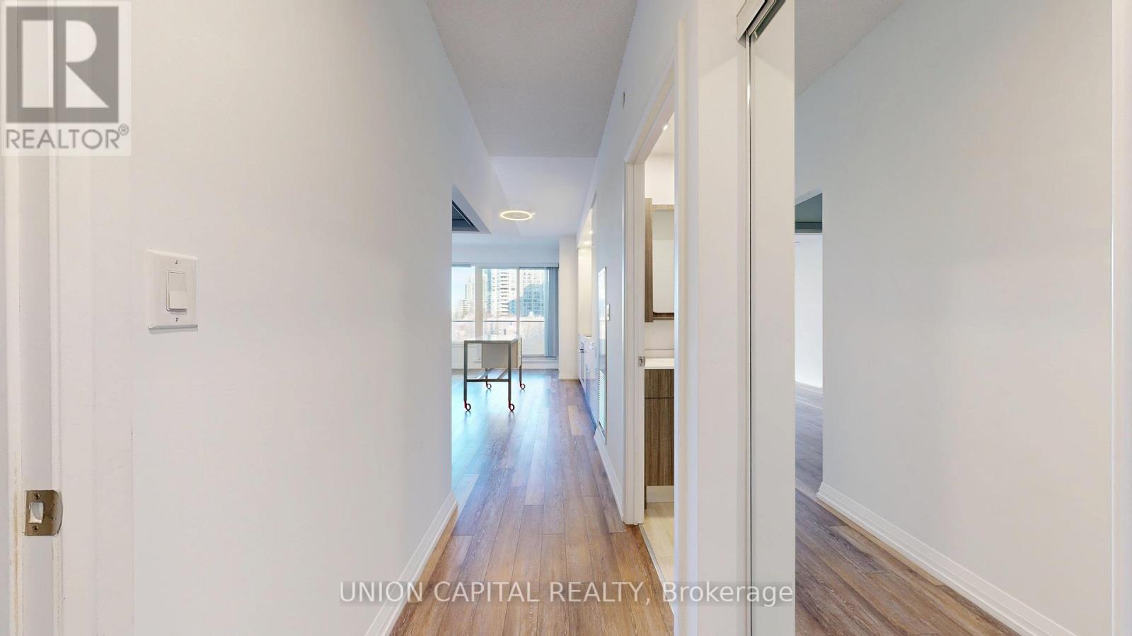 715 - 75 Canterbury Place, Toronto (Willowdale West), Ontario  M2N 0L2 - Photo 2 - C12636260