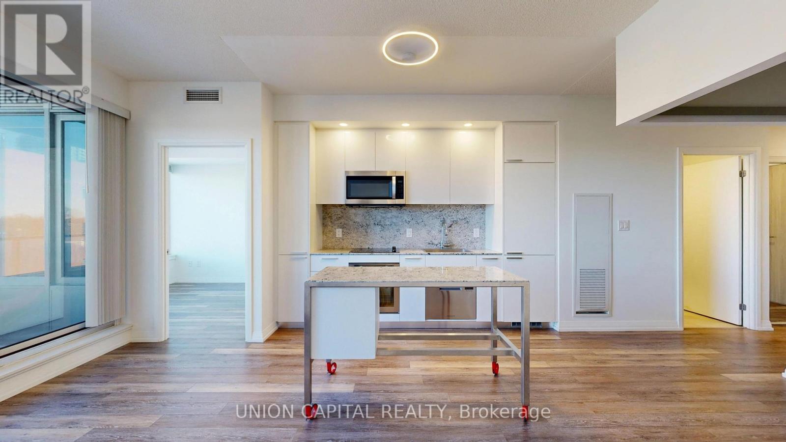 715 - 75 Canterbury Place, Toronto (Willowdale West), Ontario  M2N 0L2 - Photo 4 - C12636260