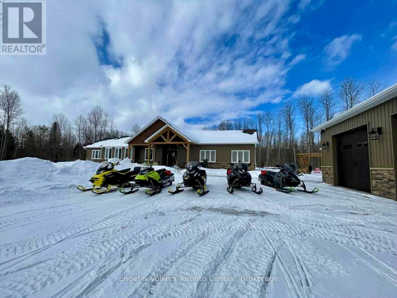 242 Somers Street, Georgian Bluffs, Ontario  N4K 6V5 - Photo 3 - X12047467