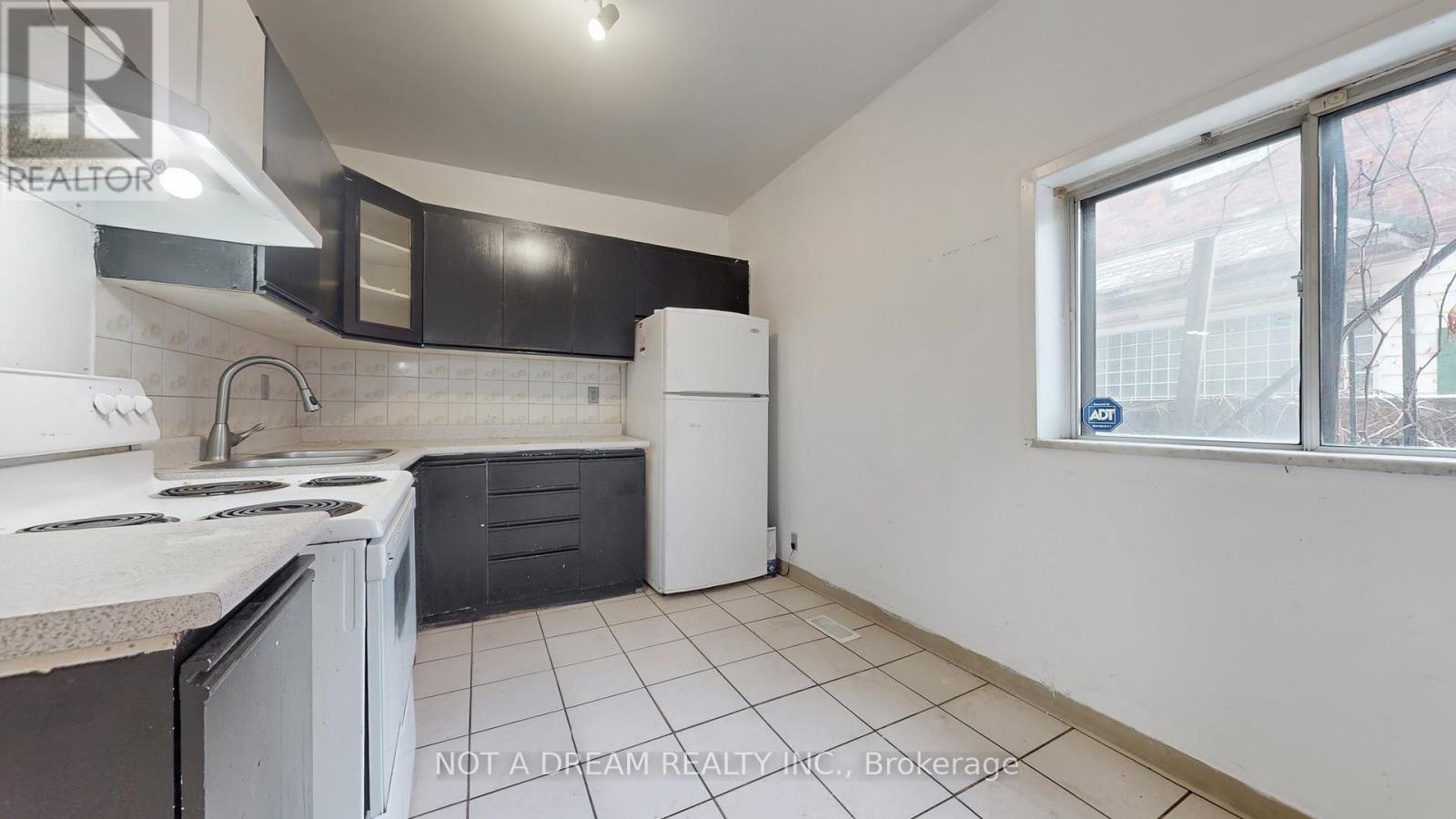 415 Crawford Street, Toronto, Ontario  M6G 3J7 - Photo 11 - C12632408