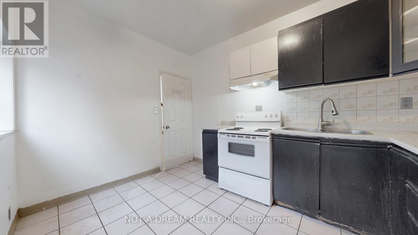 415 Crawford Street, Toronto, Ontario  M6G 3J7 - Photo 10 - C12632408