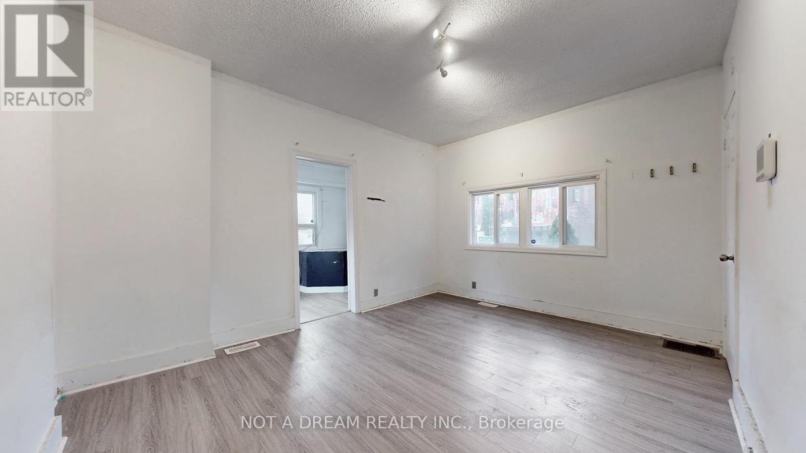 415 Crawford Street, Toronto, Ontario  M6G 3J7 - Photo 12 - C12632408