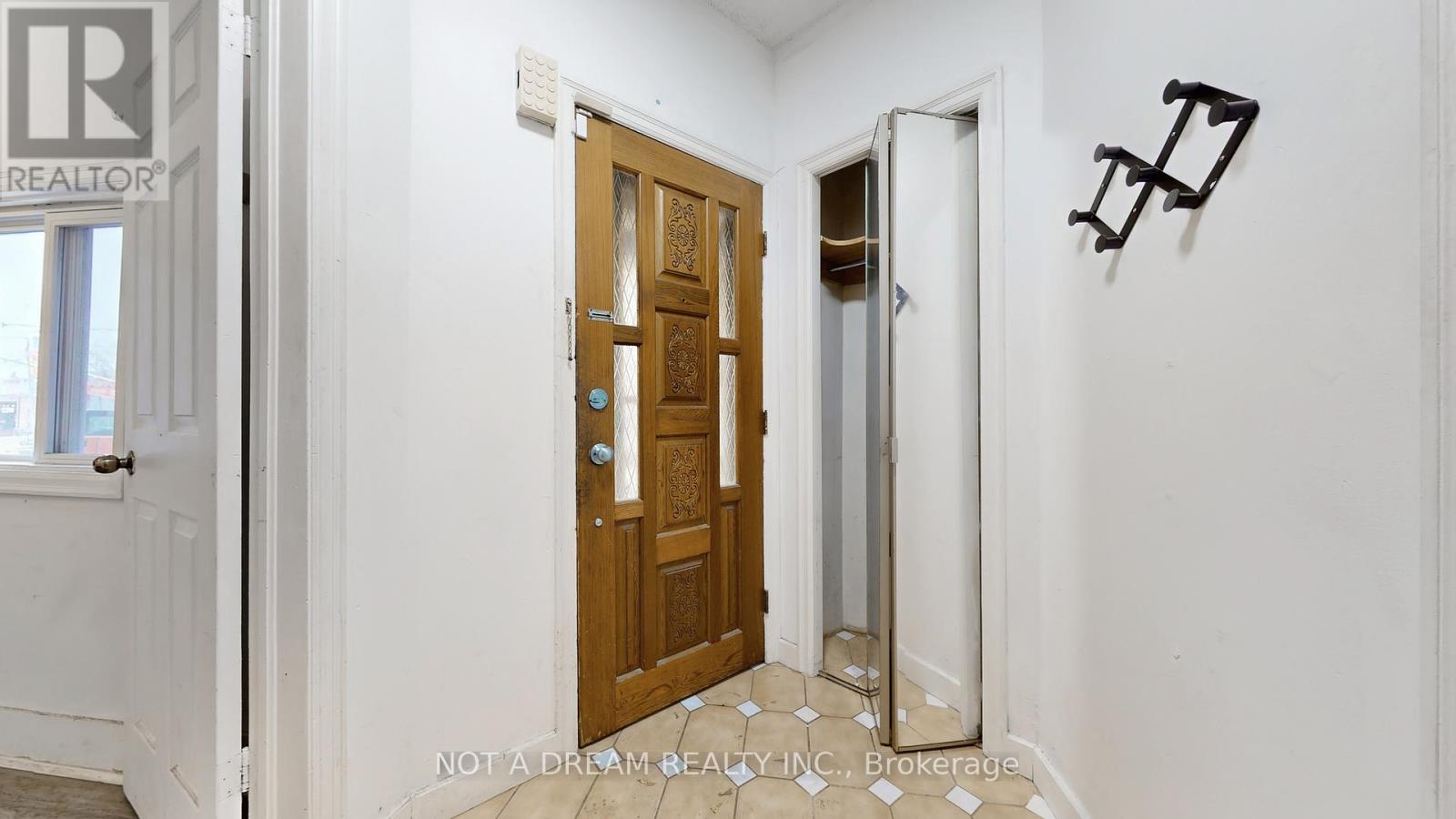 415 Crawford Street, Toronto, Ontario  M6G 3J7 - Photo 17 - C12632408