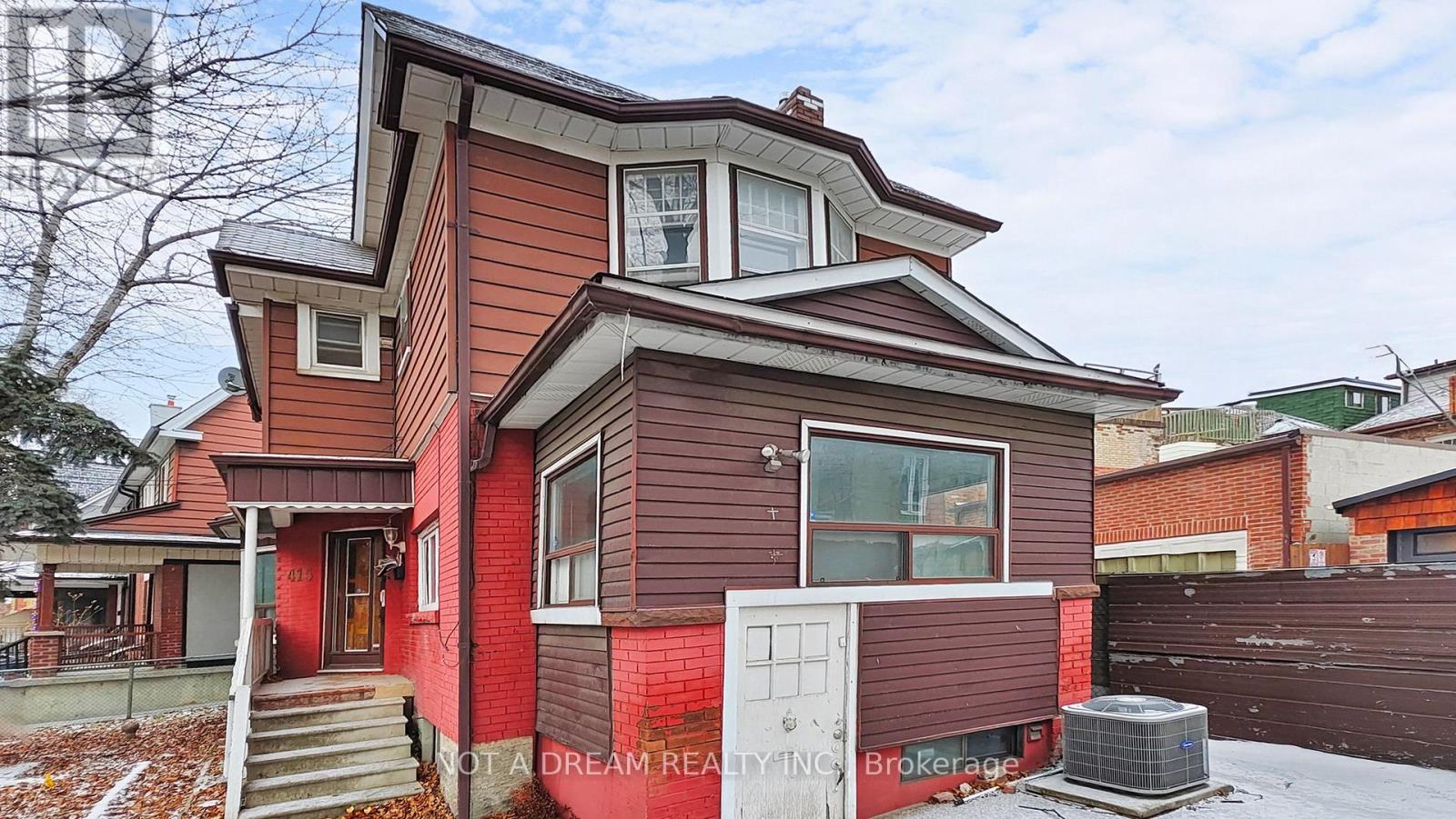 415 Crawford Street, Toronto, Ontario  M6G 3J7 - Photo 2 - C12632408