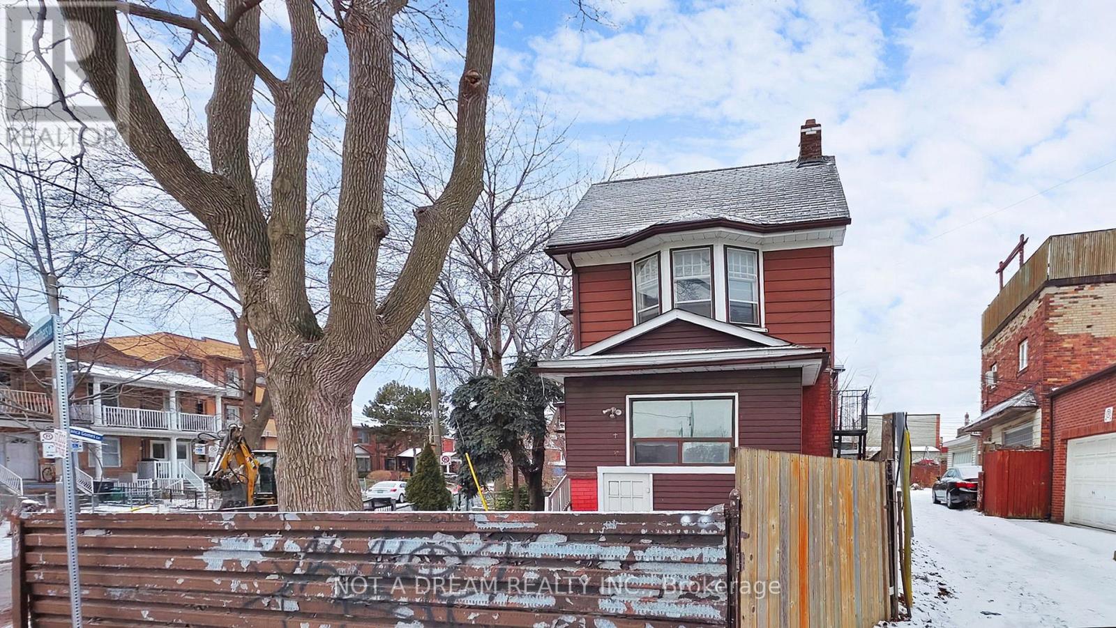 415 Crawford Street, Toronto, Ontario  M6G 3J7 - Photo 3 - C12632408