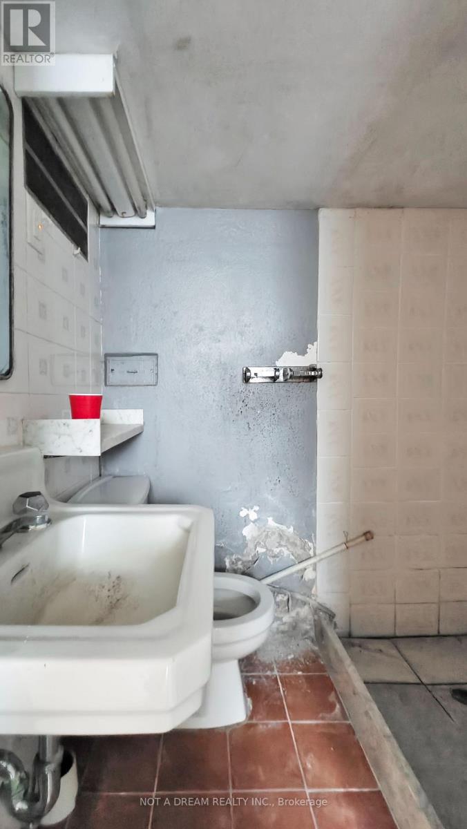 415 Crawford Street, Toronto, Ontario  M6G 3J7 - Photo 41 - C12632408