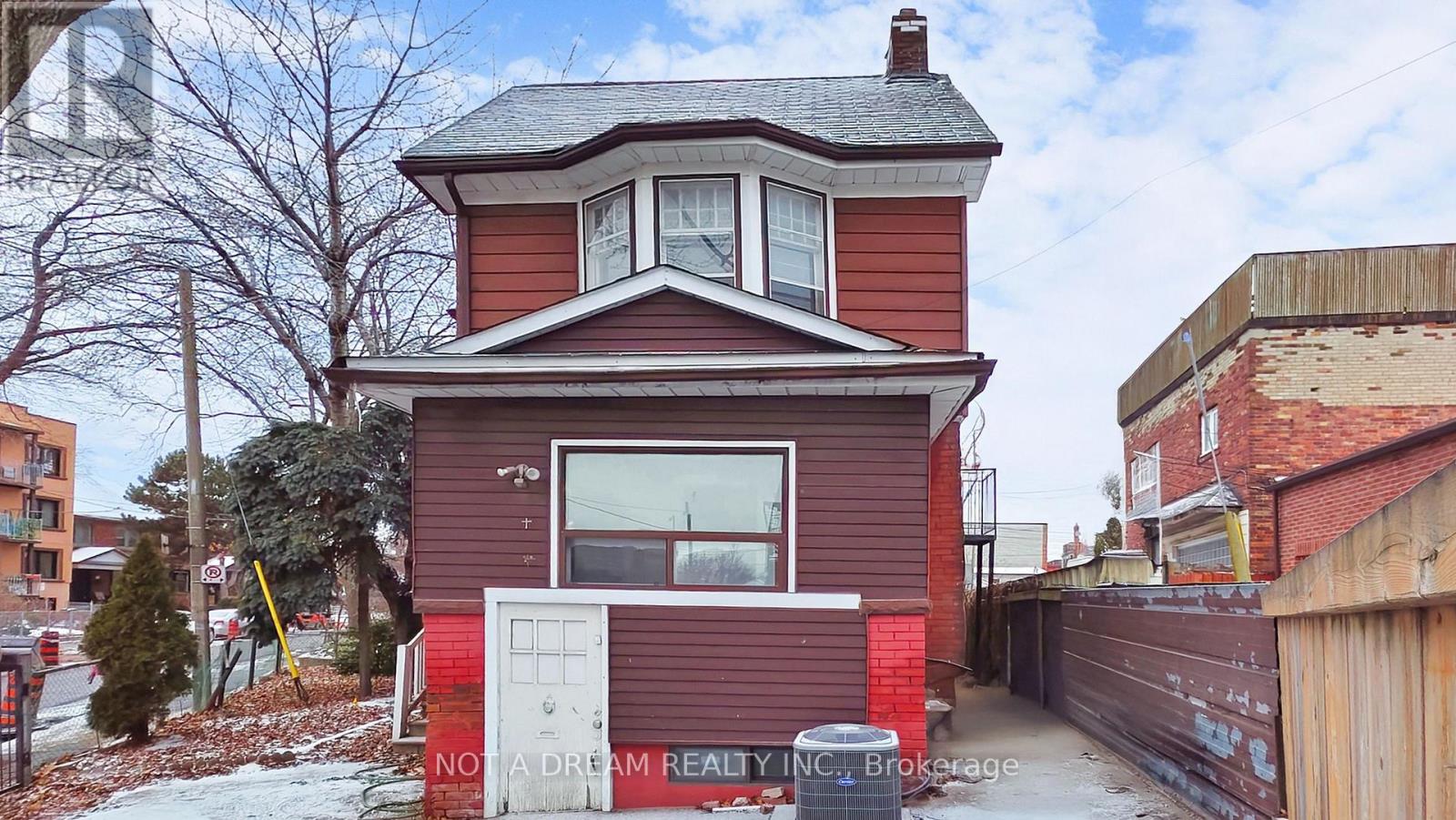415 Crawford Street, Toronto, Ontario  M6G 3J7 - Photo 4 - C12632408