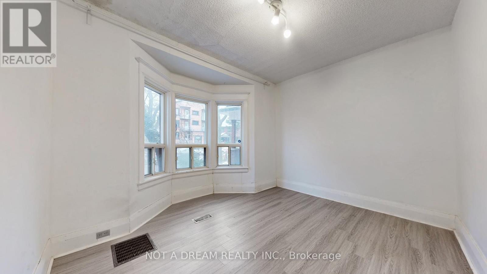 415 Crawford Street, Toronto, Ontario  M6G 3J7 - Photo 7 - C12632408