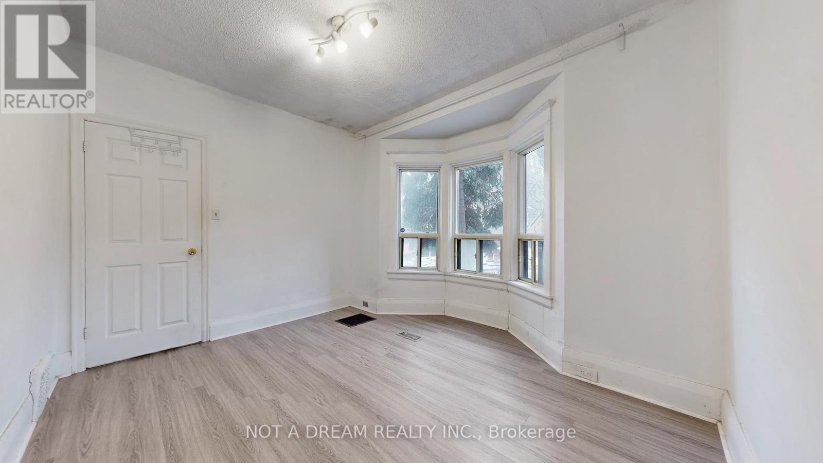 415 Crawford Street, Toronto, Ontario  M6G 3J7 - Photo 6 - C12632408