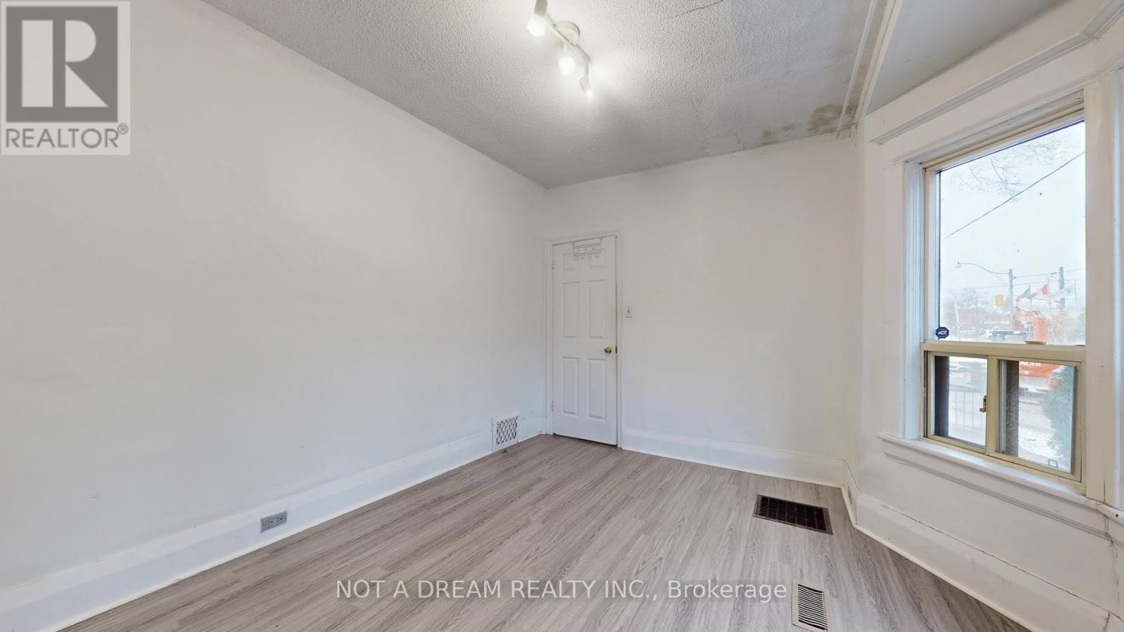 415 Crawford Street, Toronto, Ontario  M6G 3J7 - Photo 8 - C12632408