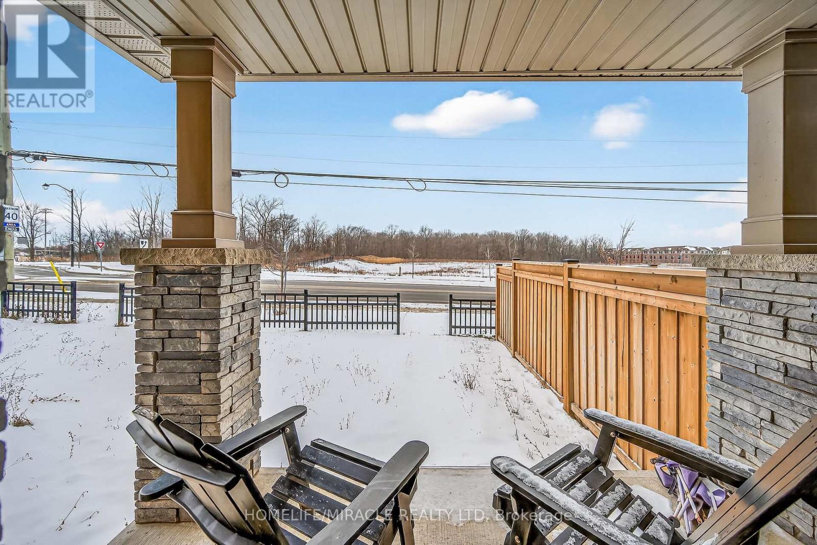 <div class="slider-price">$699,990</div><p>9 Hedges Crescent, Hamilton, Ontario</p>