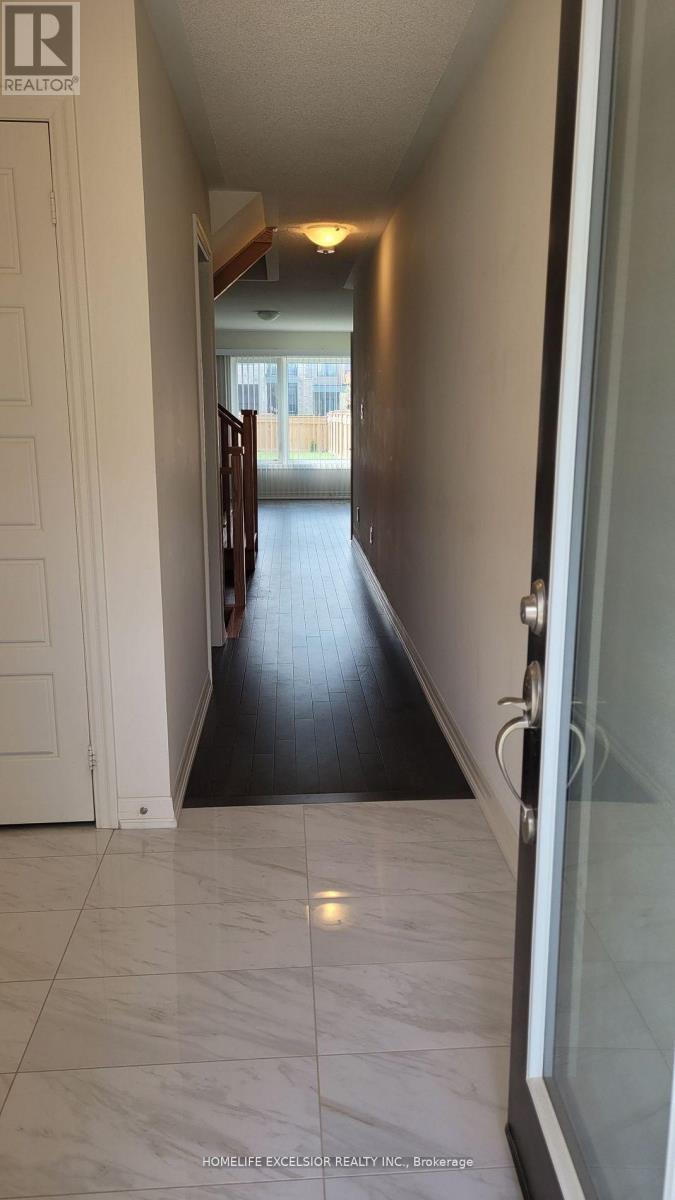 192 Tango Crescent, Newmarket, Ontario  L3X 0K4 - Photo 3 - N12636242