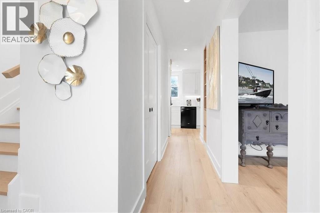 94 West 32nd Street, Hamilton, Ontario  L9C 5G9 - Photo 3 - 40742787