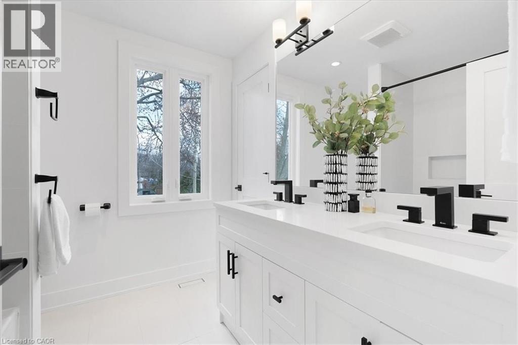 94 West 32nd Street, Hamilton, Ontario  L9C 5G9 - Photo 19 - 40742787