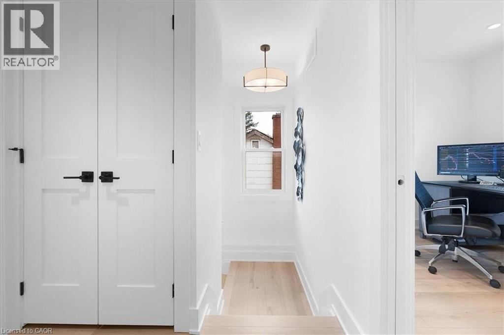 94 West 32nd Street, Hamilton, Ontario  L9C 5G9 - Photo 15 - 40742787