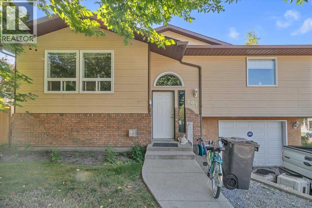 201 4 Avenue SE, High River, Alberta