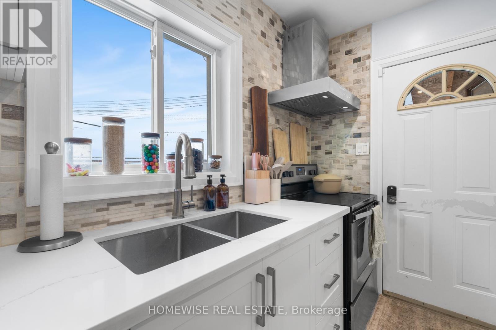 Main - 236 Belgravia Avenue, Toronto, Ontario  M6E 2M8 - Photo 6 - W12636220