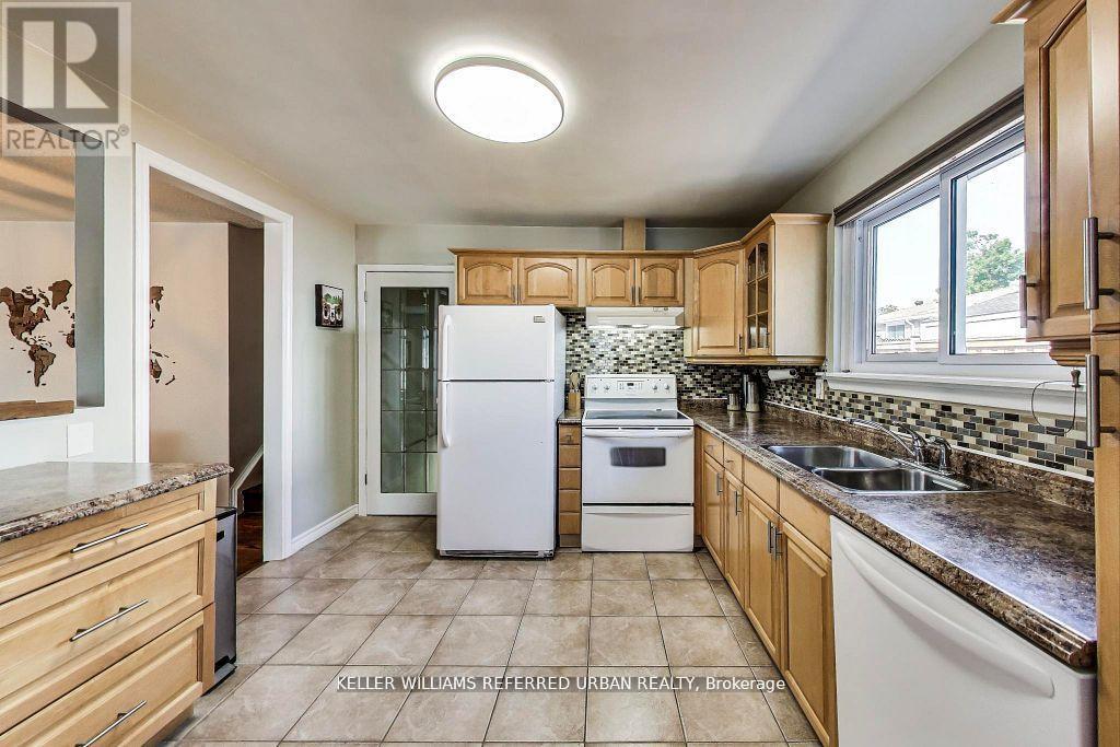 116 Fallingdale Crescent, Brampton, Ontario  L6T 3J6 - Photo 11 - W12636228