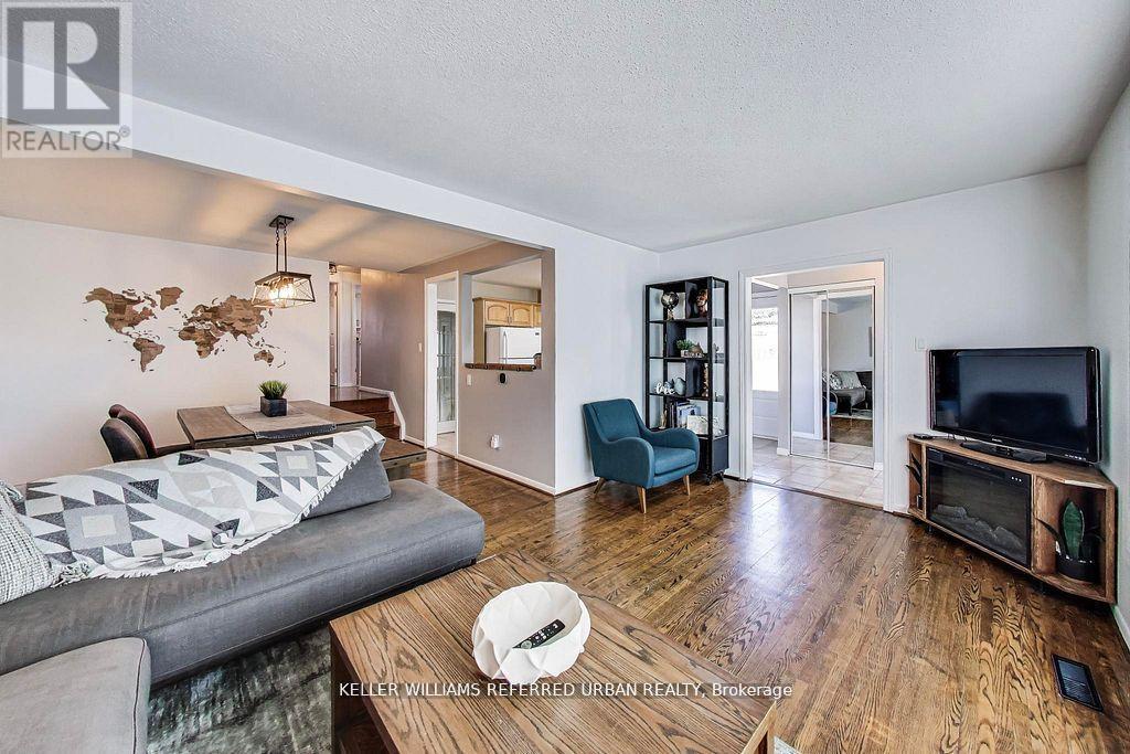 116 Fallingdale Crescent, Brampton, Ontario  L6T 3J6 - Photo 7 - W12636228