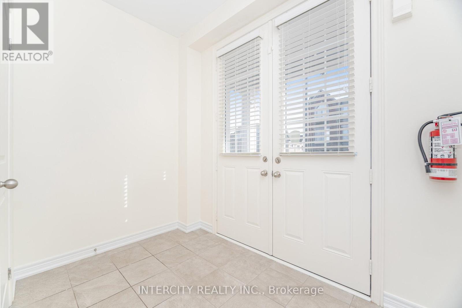 48 Fresnel Road, Brampton, Ontario  L7A 4Z3 - Photo 7 - W12636236