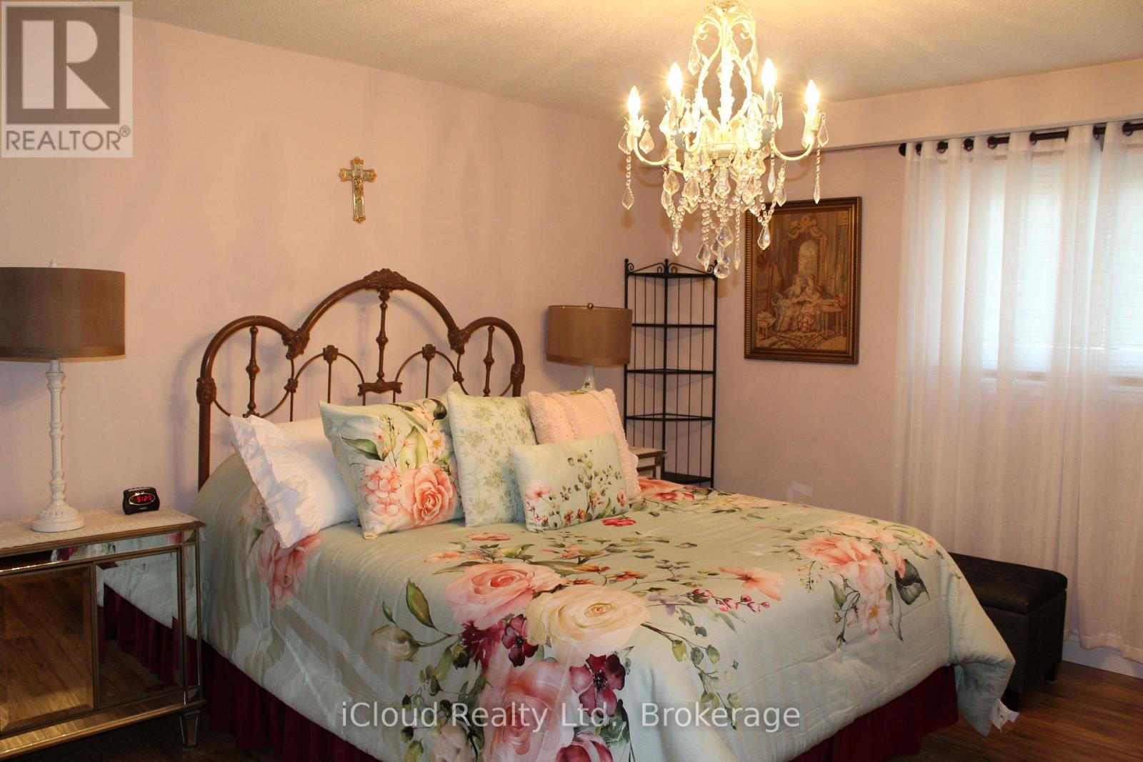 42 Lindridge Avenue, Brampton, Ontario  L6S 3X1 - Photo 7 - W12636256