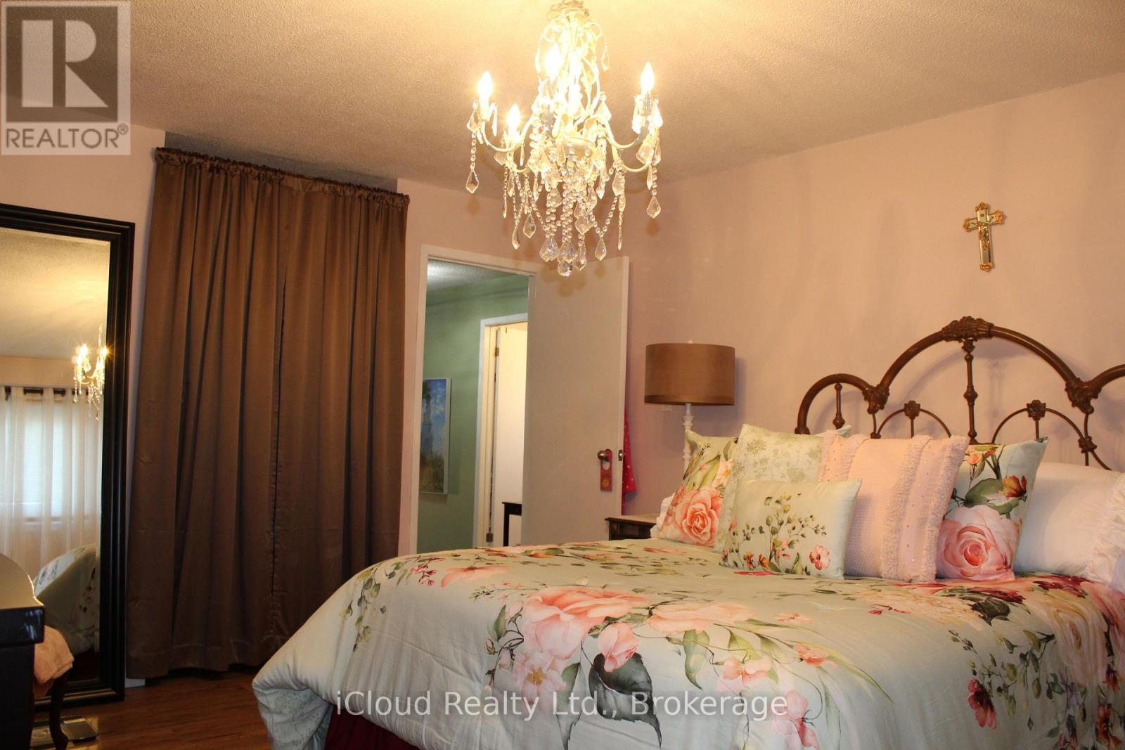 42 Lindridge Avenue, Brampton, Ontario  L6S 3X1 - Photo 9 - W12636256