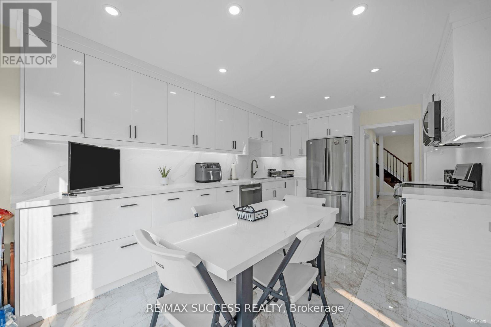 63 Blue Spruce Street, Brampton (Sandringham-Wellington), Ontario  L6R 1C4 - Photo 18 - W12636262