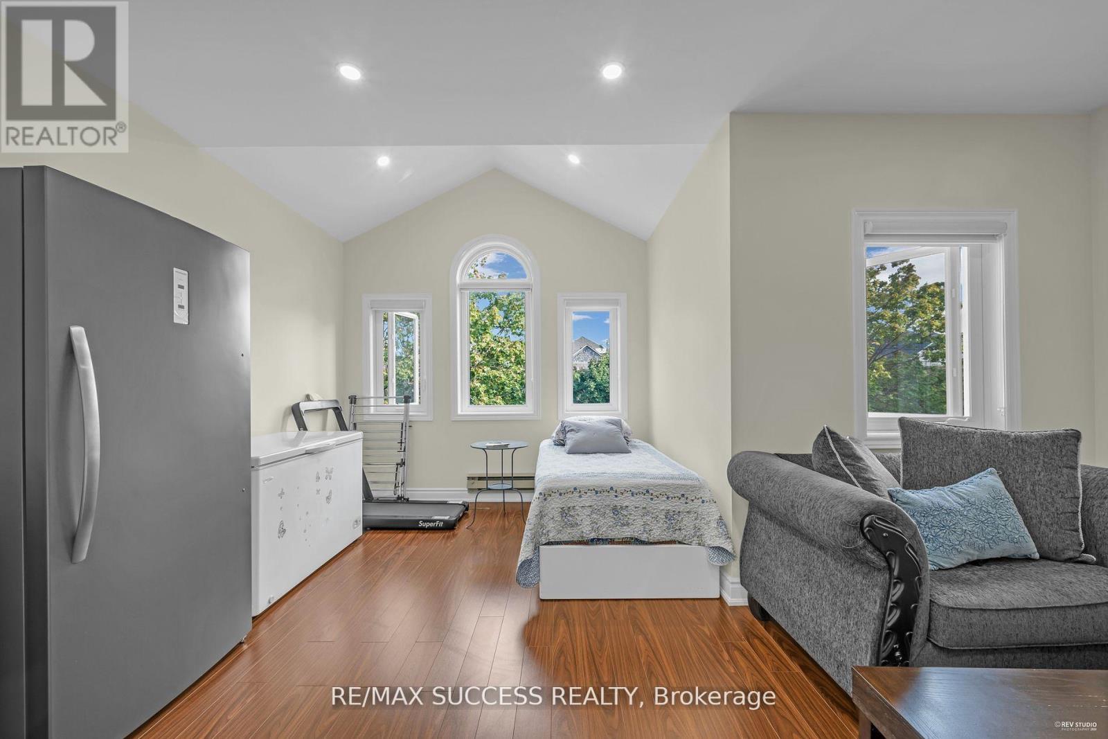 63 Blue Spruce Street, Brampton (Sandringham-Wellington), Ontario  L6R 1C4 - Photo 33 - W12636262