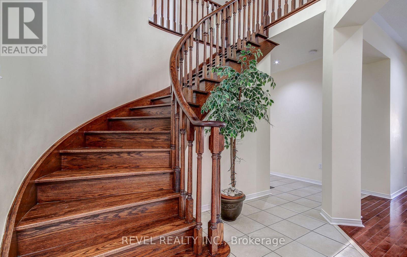 5 Treegrove Crescent, Brampton, Ontario  L7A 3X8 - Photo 3 - W12636294