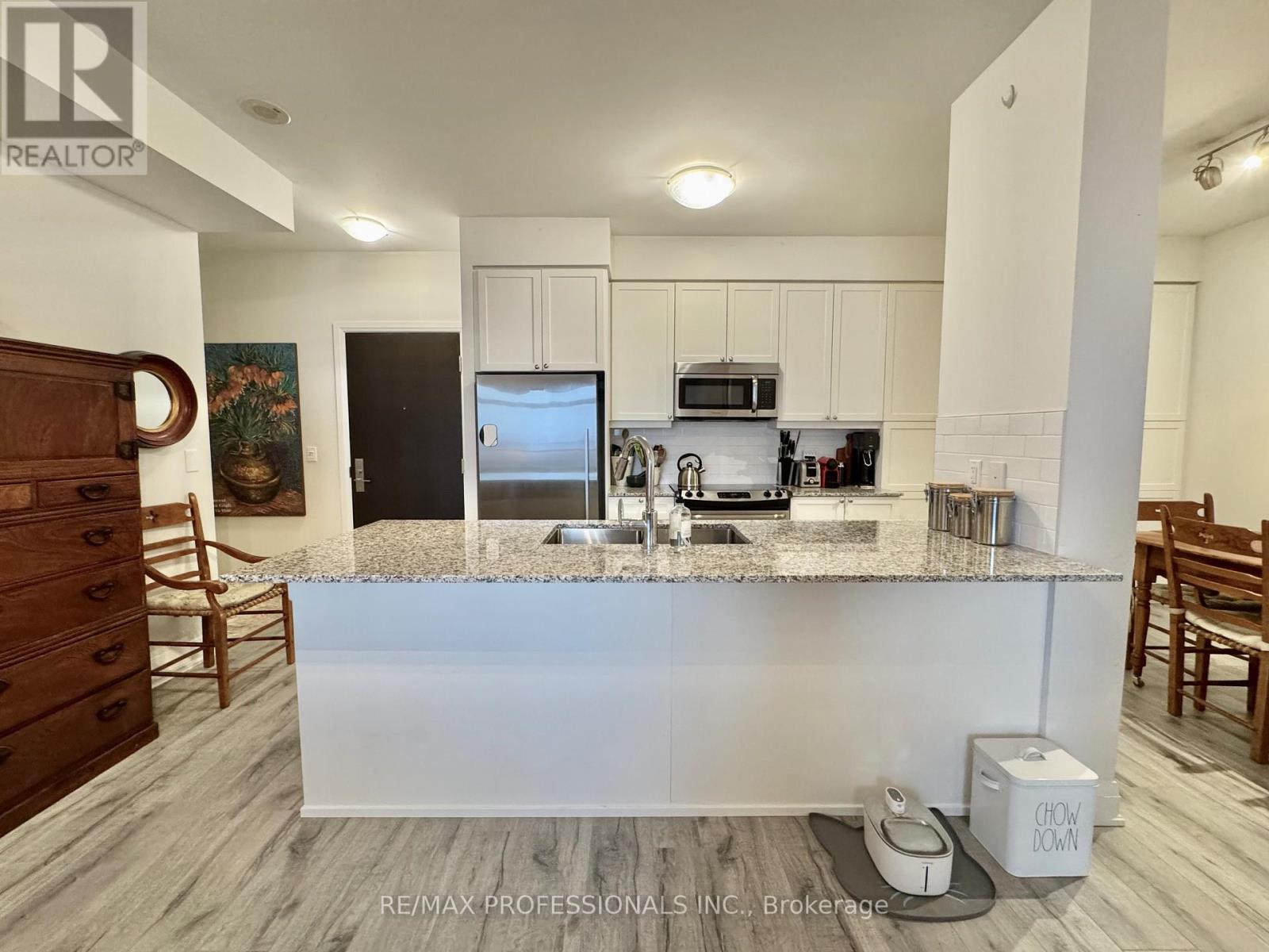 506 - 35 Fontenay Court, Toronto, Ontario  M9A 0E2 - Photo 4 - W12636296