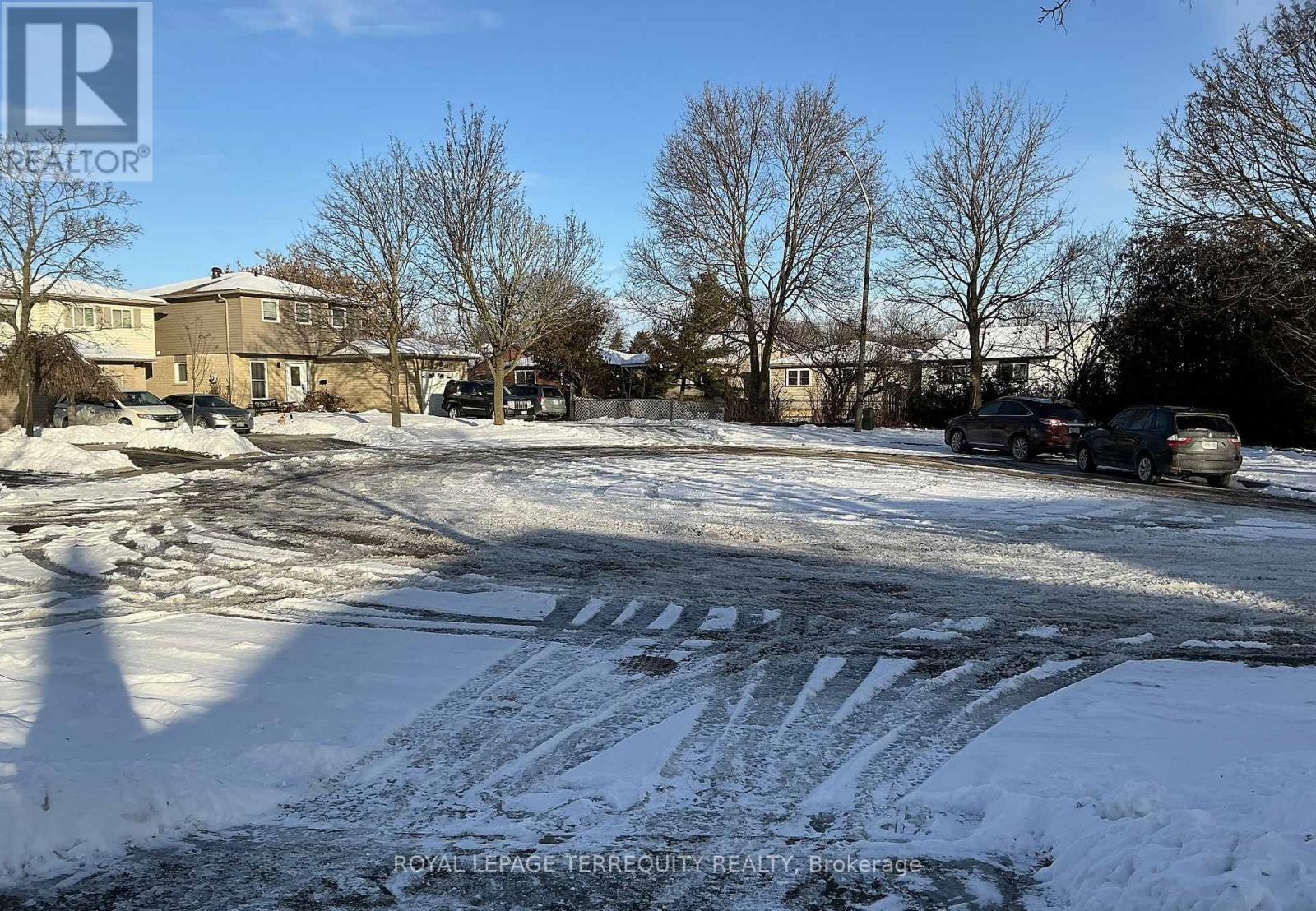 527 Carmello Court, Pickering, Ontario  L1W 2Z4 - Photo 4 - E12635998