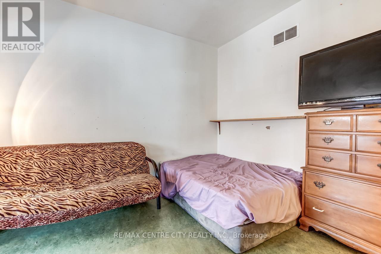 328 Erie Street, Central Elgin, Ontario  N5L 1E3 - Photo 10 - X12432834