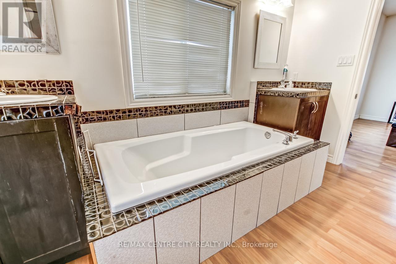 328 Erie Street, Central Elgin, Ontario  N5L 1E3 - Photo 20 - X12432834