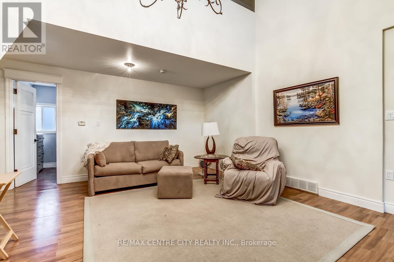 328 Erie Street, Central Elgin, Ontario  N5L 1E3 - Photo 11 - X12432834