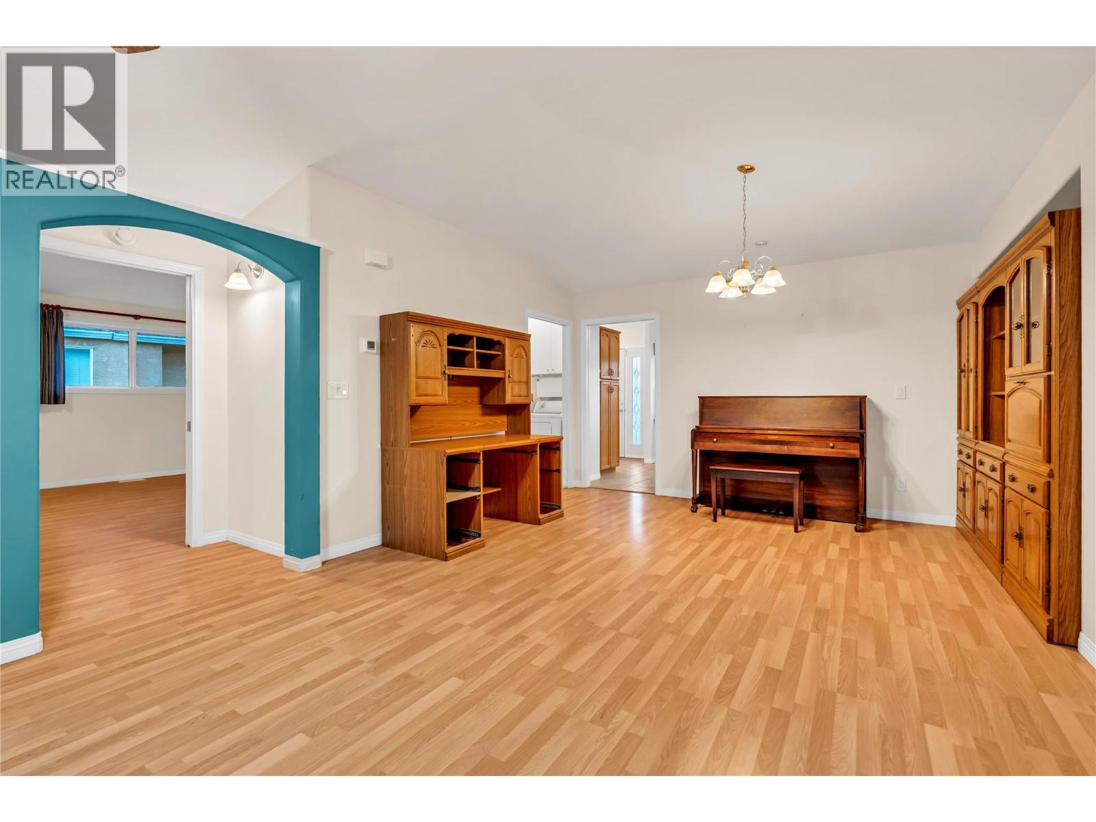 6108 Saint Martin Place, Oliver, British Columbia V0H 1T0 - Photo 5 - 10371208