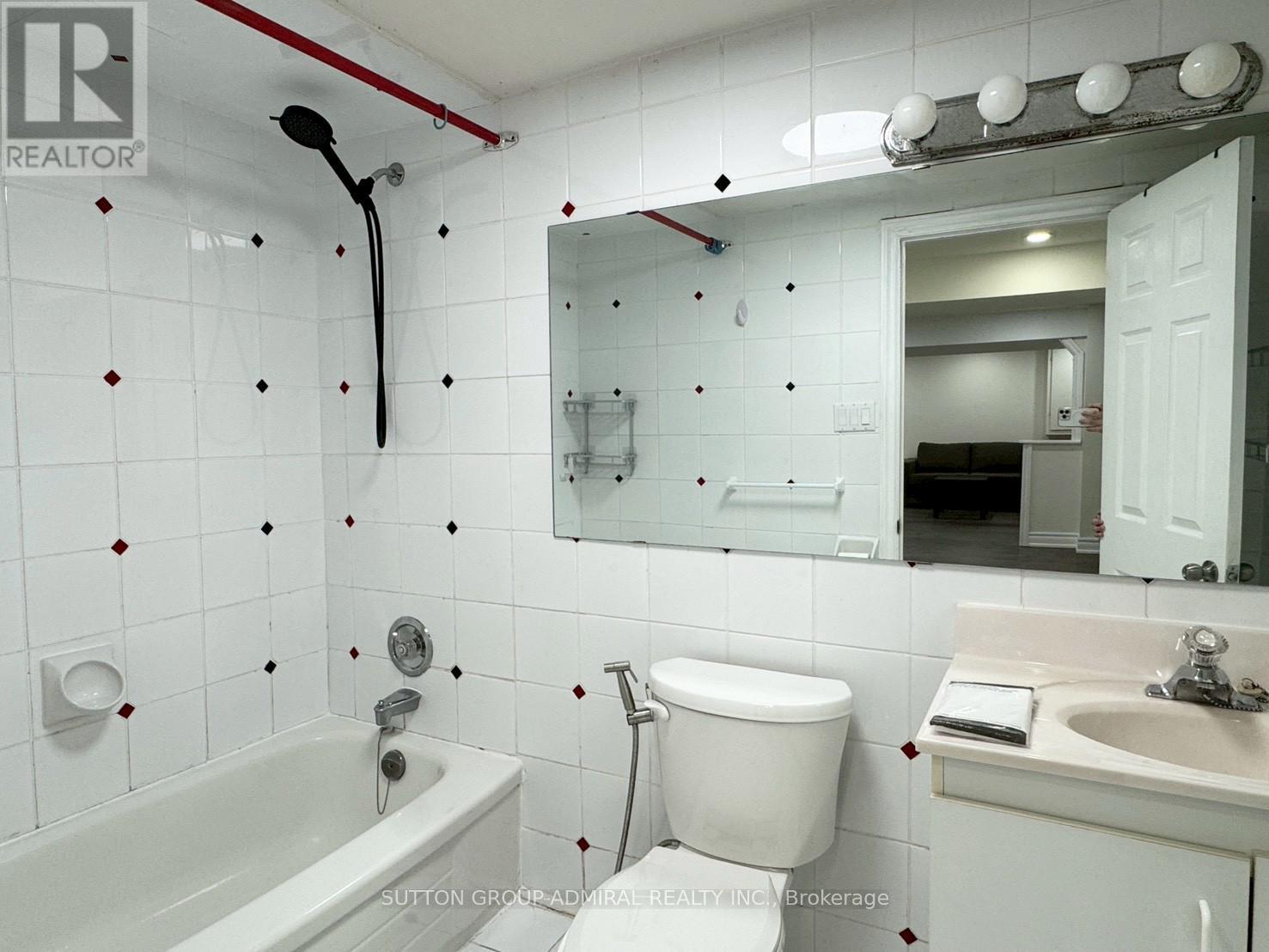 Basement - 7 Judith Avenue, Vaughan (Brownridge), Ontario  L4J 7J3 - Photo 8 - N12620542