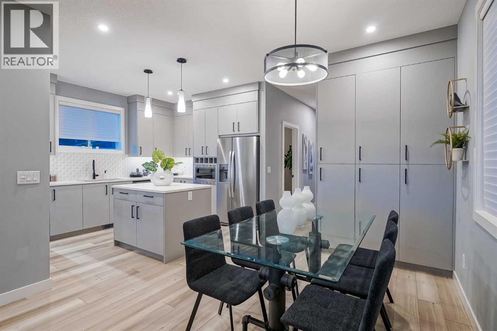 957 West Lakeview Drive, Chestermere, Alberta  T1X 2N3 - Photo 3 - A2272054