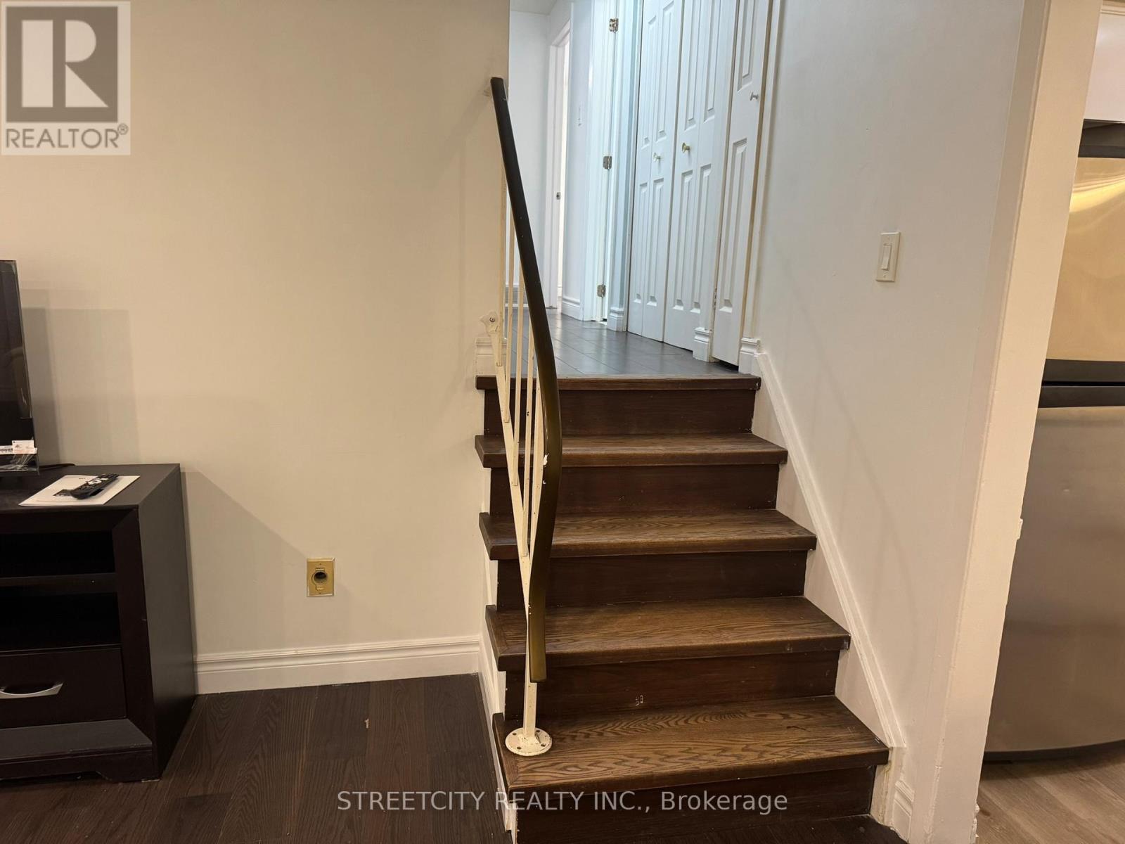 102 Paperbirch Crescent, London North, Ontario  N6G 1L7 - Photo 10 - X12636308