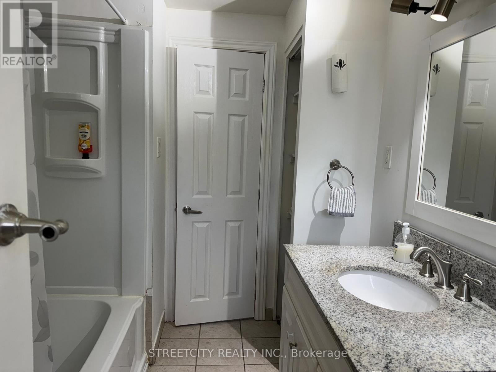 102 Paperbirch Crescent, London North, Ontario  N6G 1L7 - Photo 17 - X12636308