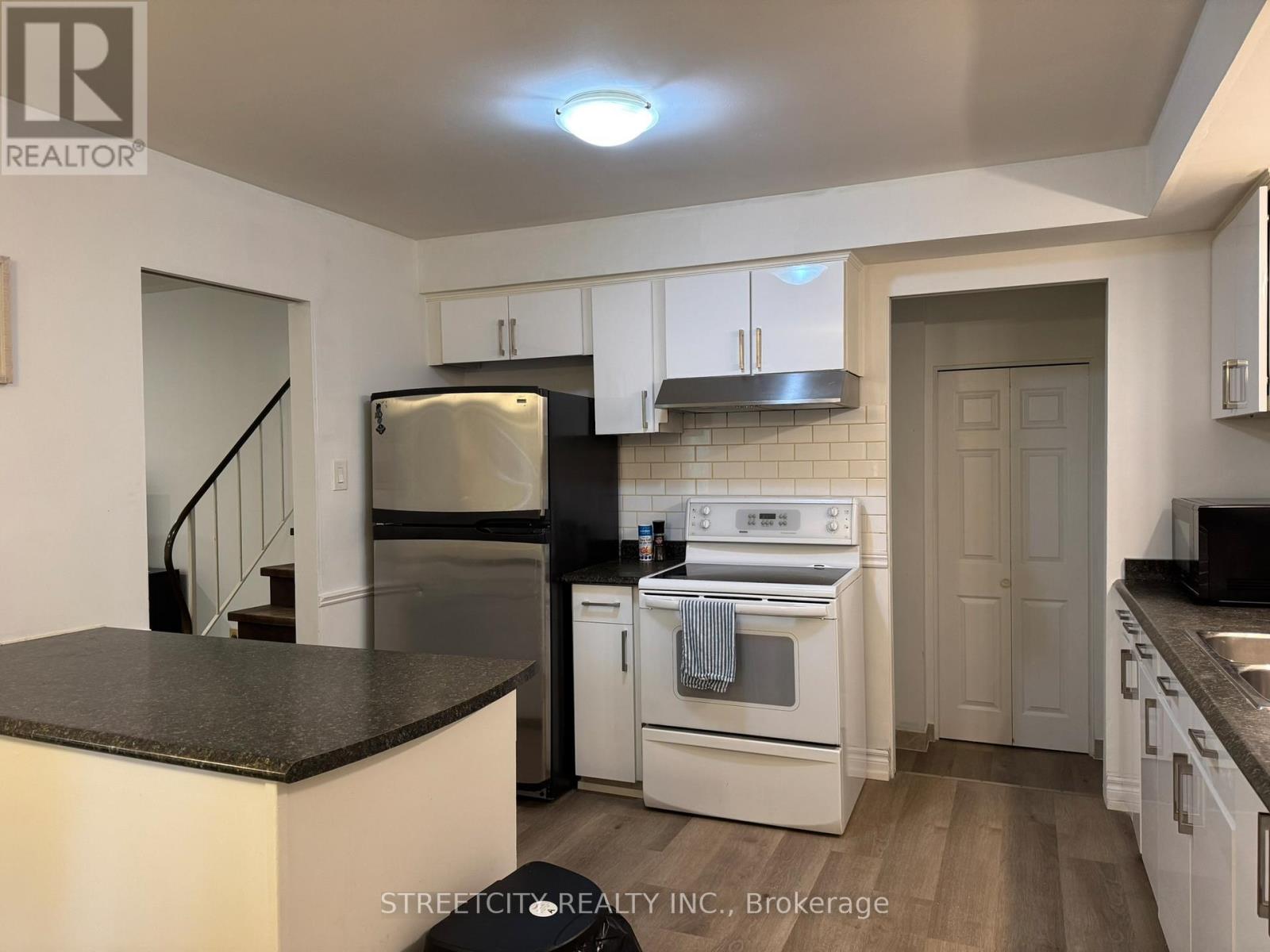 102 Paperbirch Crescent, London North, Ontario  N6G 1L7 - Photo 8 - X12636308