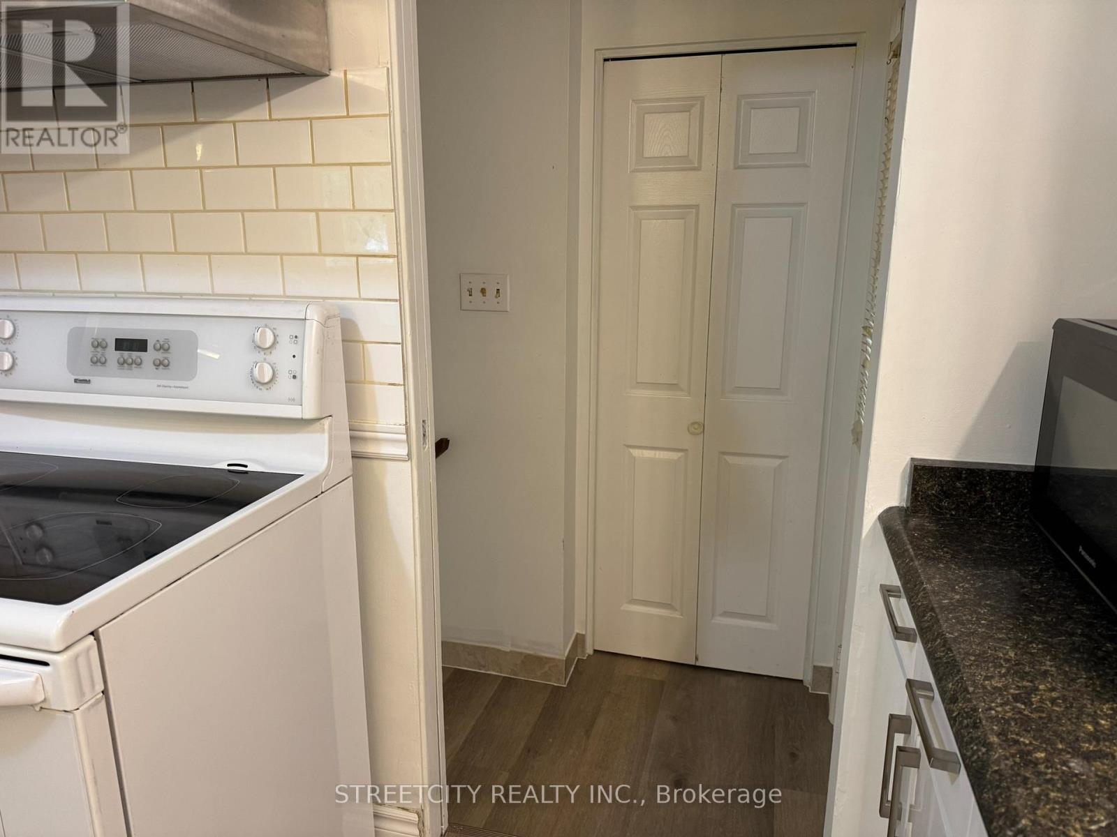 102 Paperbirch Crescent, London North, Ontario  N6G 1L7 - Photo 9 - X12636308