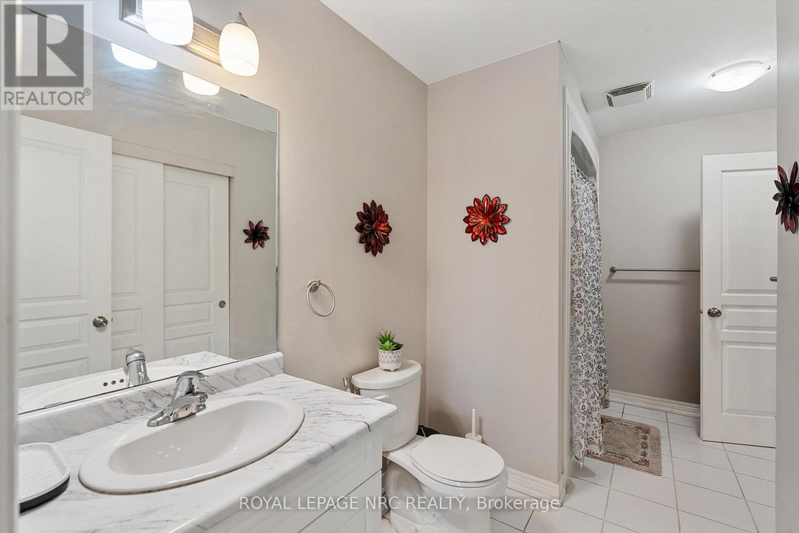 6 - 6118 Kelsey Crescent, Niagara Falls (Forestview), Ontario  L2H 0M6 - Photo 17 - X12636306