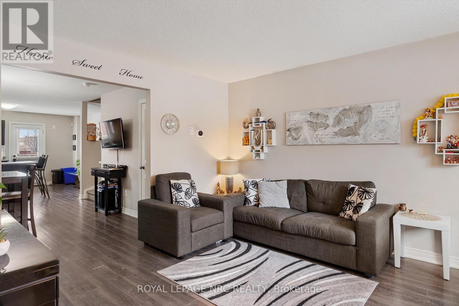 6 - 6118 Kelsey Crescent, Niagara Falls (Forestview), Ontario  L2H 0M6 - Photo 4 - X12636306