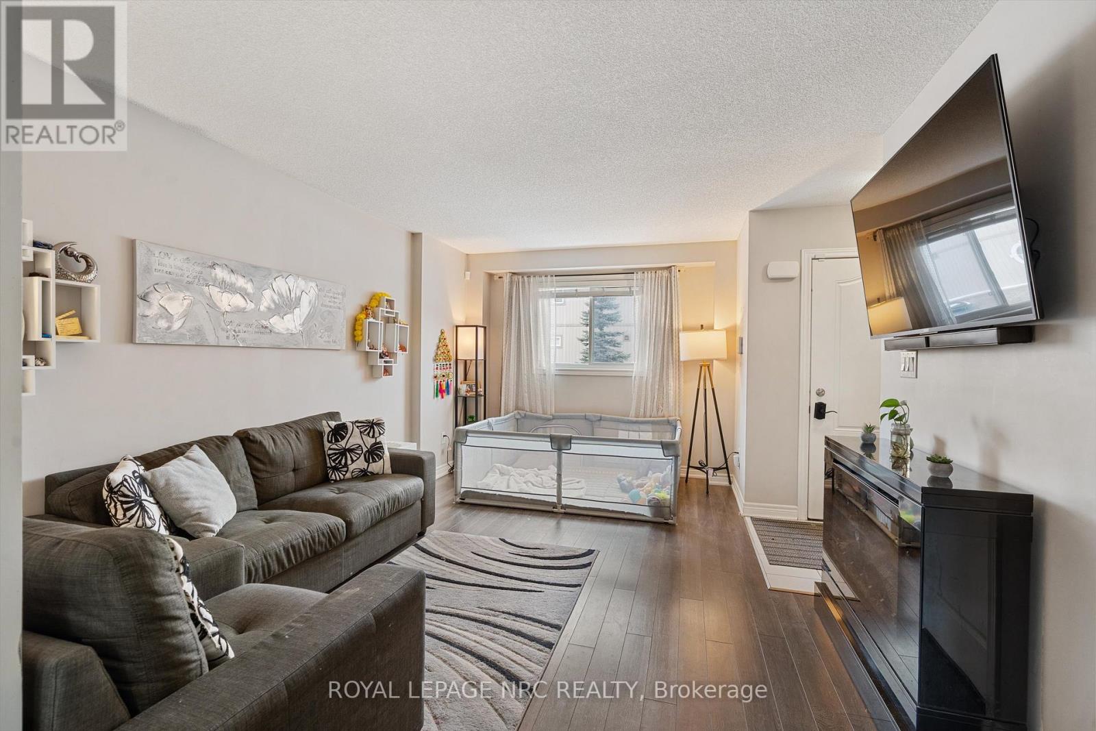 6 - 6118 Kelsey Crescent, Niagara Falls (Forestview), Ontario  L2H 0M6 - Photo 6 - X12636306