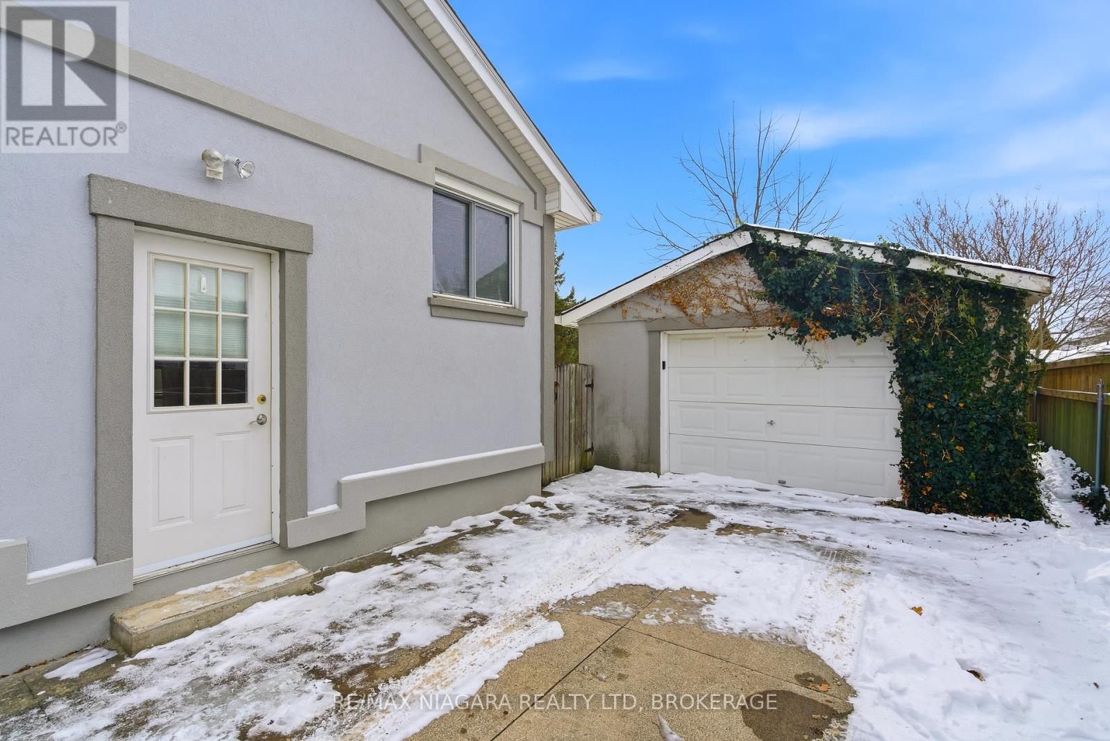 5928 Carman Street, Niagara Falls, Ontario  L2J 1S1 - Photo 5 - X12636350