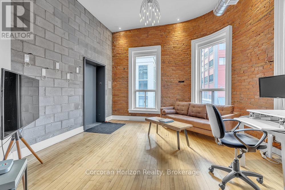 300 - 41 King William Street, Hamilton, Ontario  L8R 1A2 - Photo 6 - X12636336