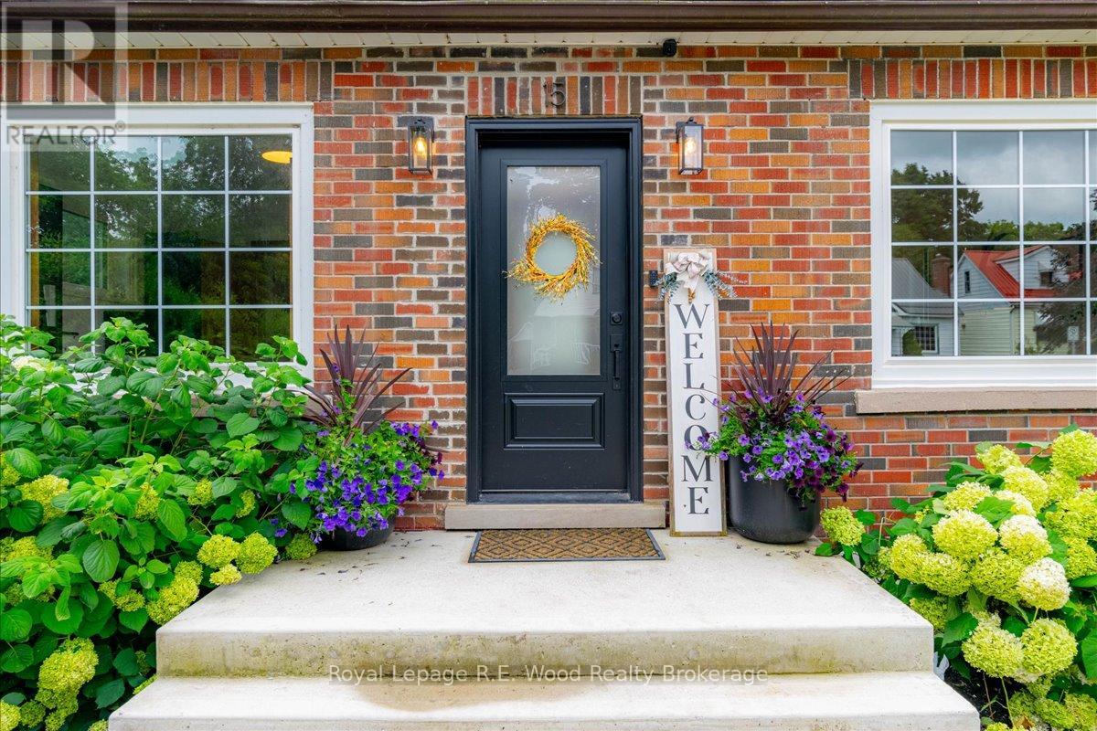 15 Mckenzie Street, Tillsonburg, Ontario  N4G 2E7 - Photo 2 - X12636370