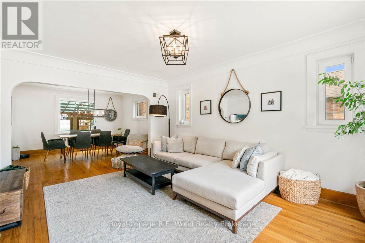 15 Mckenzie Street, Tillsonburg, Ontario  N4G 2E7 - Photo 5 - X12636370